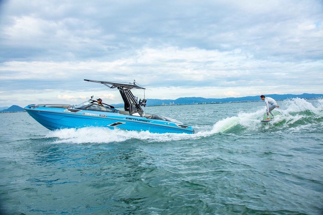 ウェイクサーフィン専用ボートの選び方 | センチュリオンボート