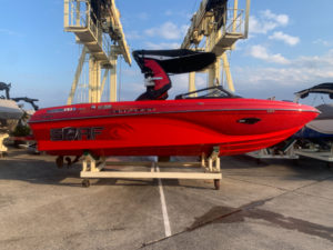 センチュリオンボートRi237 2019年モデル 右舷全形写真