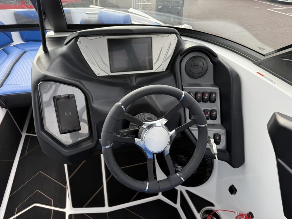 S240　運転席写真