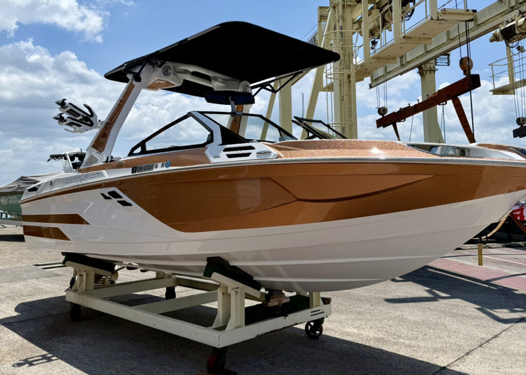 Ri230（2025年モデル）　船体写真