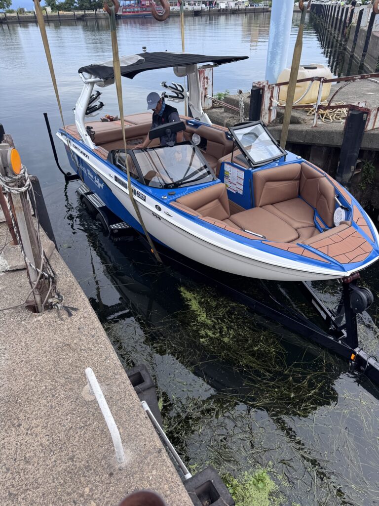 センチュリオンボート Vi22 進水式