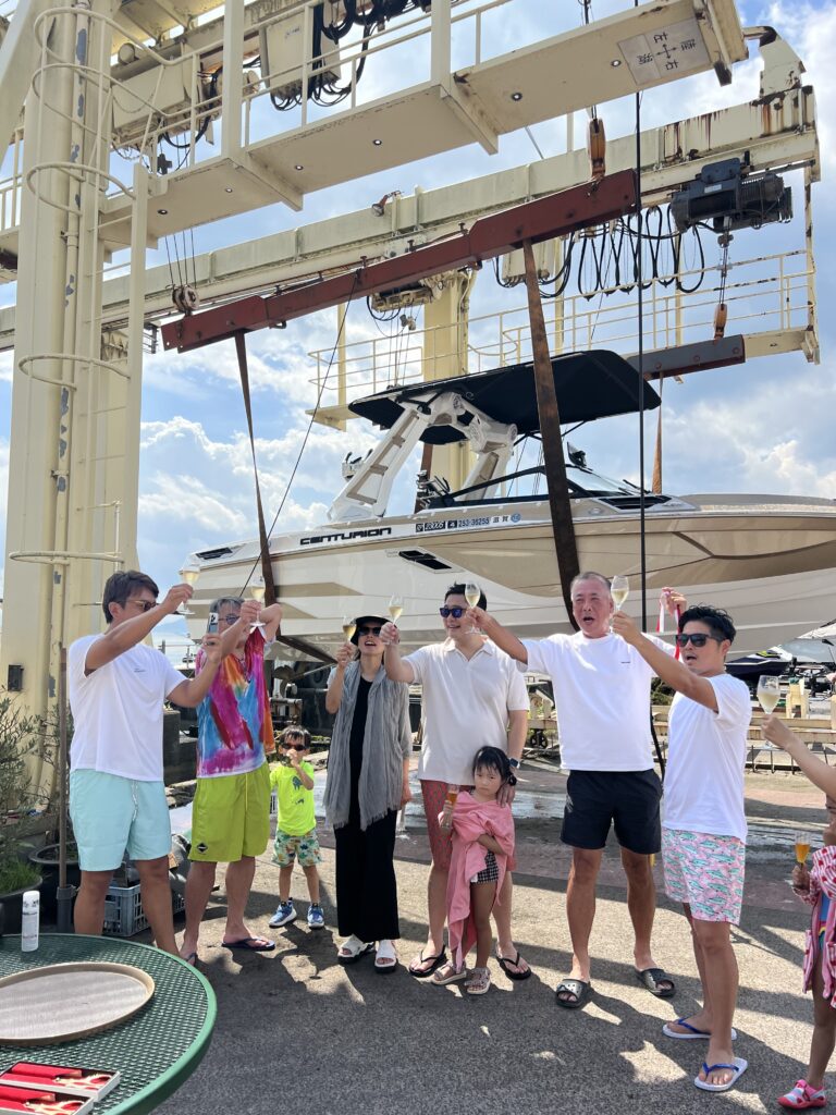 Centurion Ri230 2022モデルの前に集う老若男女