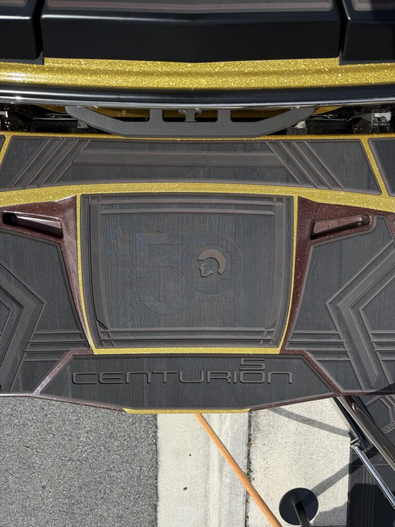 センチュリオンボート 50周年モデル