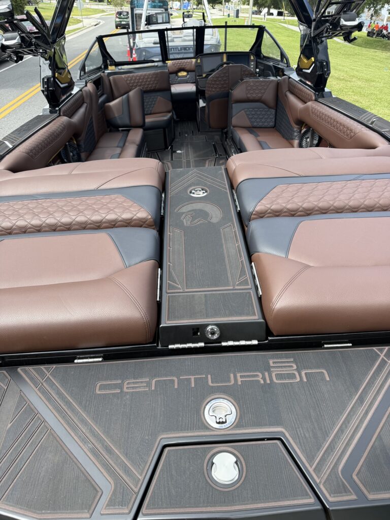 センチュリオンボート 50周年モデル