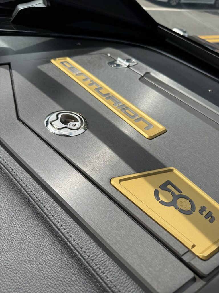 センチュリオンボート 50周年モデル