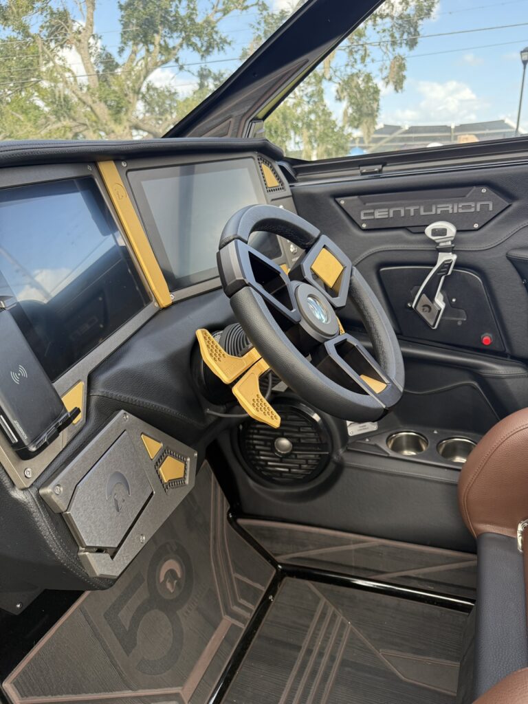 センチュリオンボート 50周年モデル